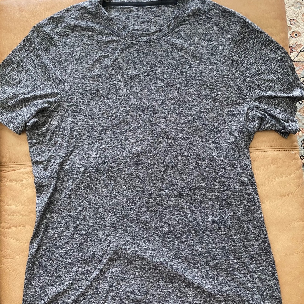Men’s lululemon short sleeve t shirt